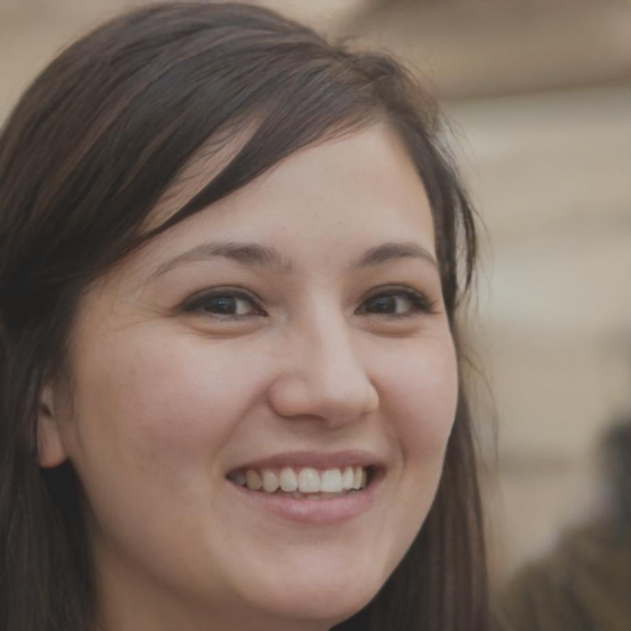 Sarah Mueller, Senior Analystin